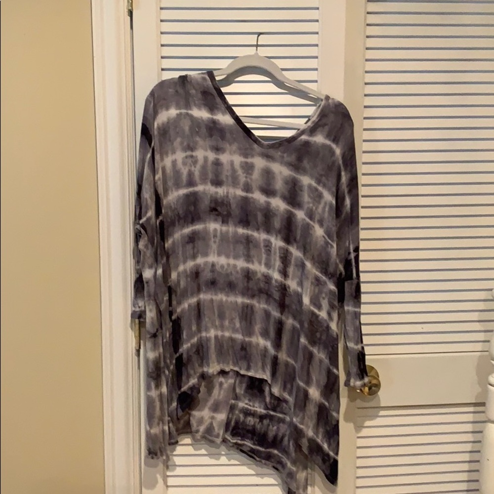 Gray/charcoal/white printed shirt